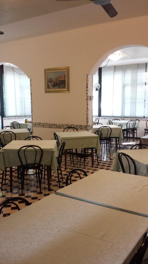 Hotel Villa Podgora Rimini Kültér fotó
