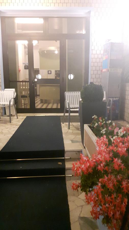 Hotel Villa Podgora Rimini Kültér fotó